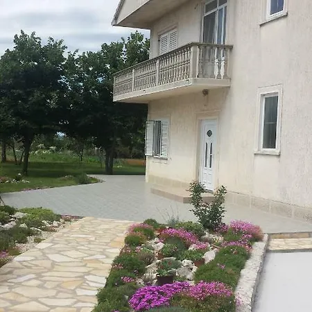 Latinka Apartment *