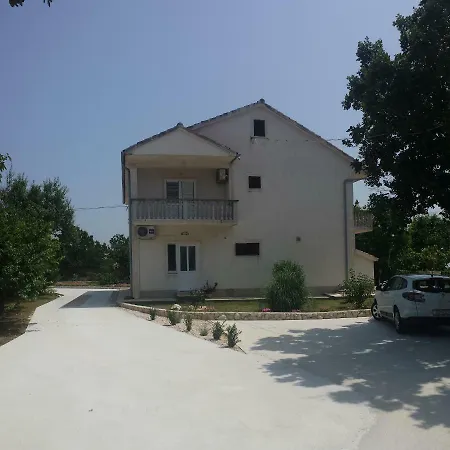 Latinka Apartment *